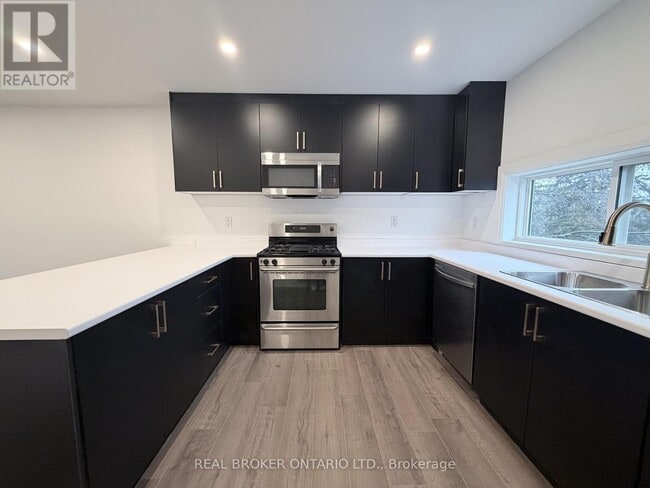 Photo - 184 Ottawa St S