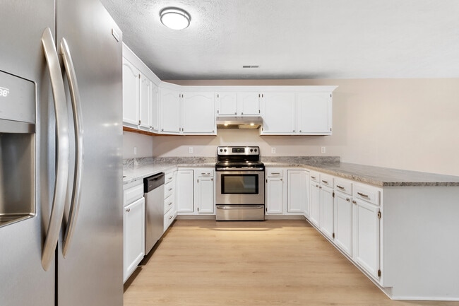 Photo - 107 Rystan Pl