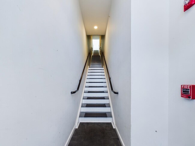 Photo - 137 Monticello Ave Unit APT 2