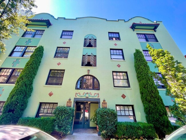 Building Photo - Charming Studio off NW 23rd - PRIME LOCATION! Rental