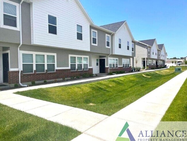 Building Photo - Move In This June! 2 Weeks Rent Free – 3 B... Rental