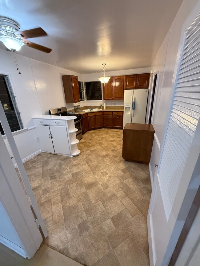 Kitchen - 846 N Sweetzer Ave Unit 846 N Sweetzer Ave #2