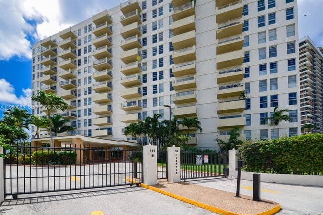 Building Photo - 880 NE 69th St Unit 2N