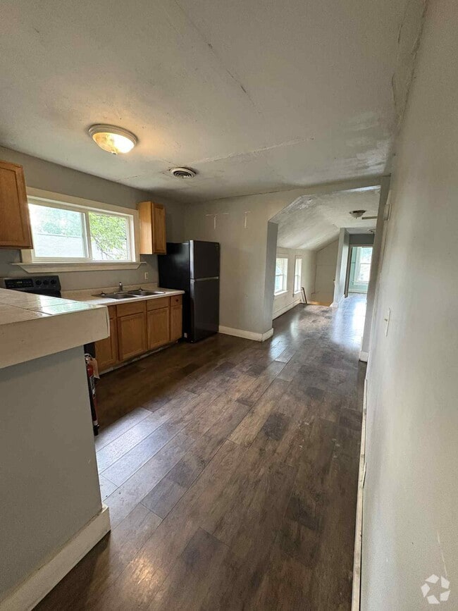 Building Photo - 945 W 9th St Unit 2 Rental