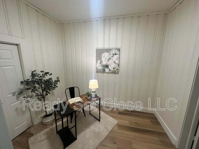 Photo - 156 W High St