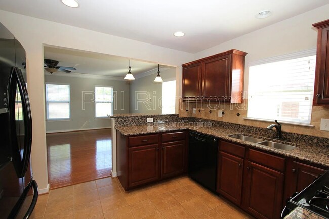 Photo - 637 Abbey Village Cir