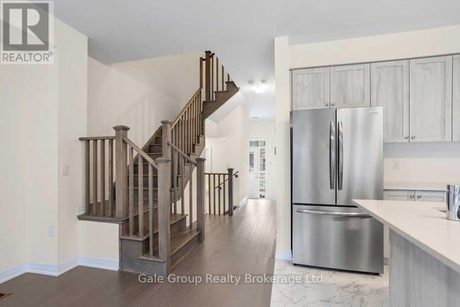 Photo - 456 Adelaide St