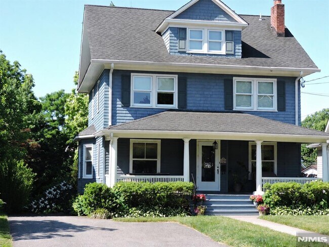 Photo - 186 Godwin Ave