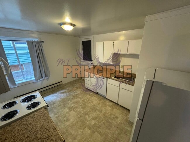 Building Photo - 218 E 3rd St Unit 3C