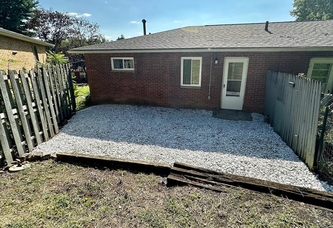 Photo - 270 Cluster Ave