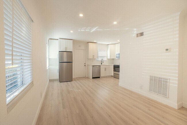 Photo - Charming 2 units building in Prime St. Pete Location Unit Cozy apt A