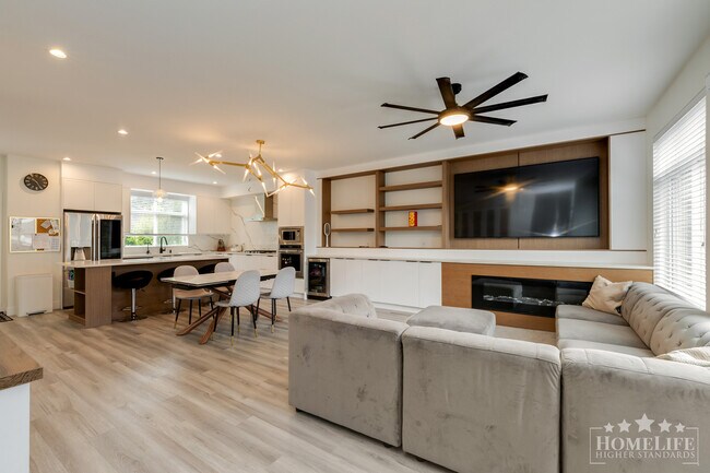 Photo - Modern 3-Bedroom Townhome in the Heart of ... Unit 20