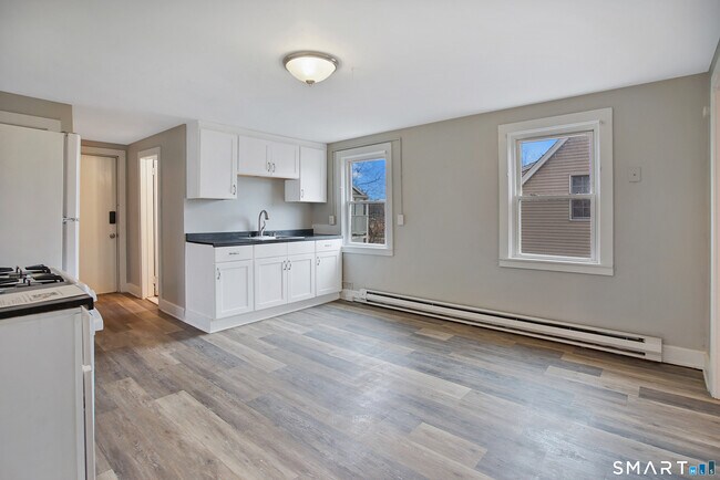 Photo - 31 Tyler Ave Unit 2