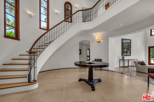 2134 La Mesa Dr