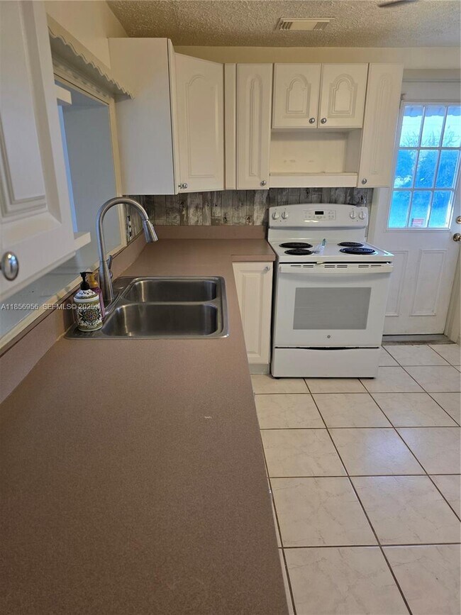 Photo - 4321 Kirby Loop Rd Unit 2