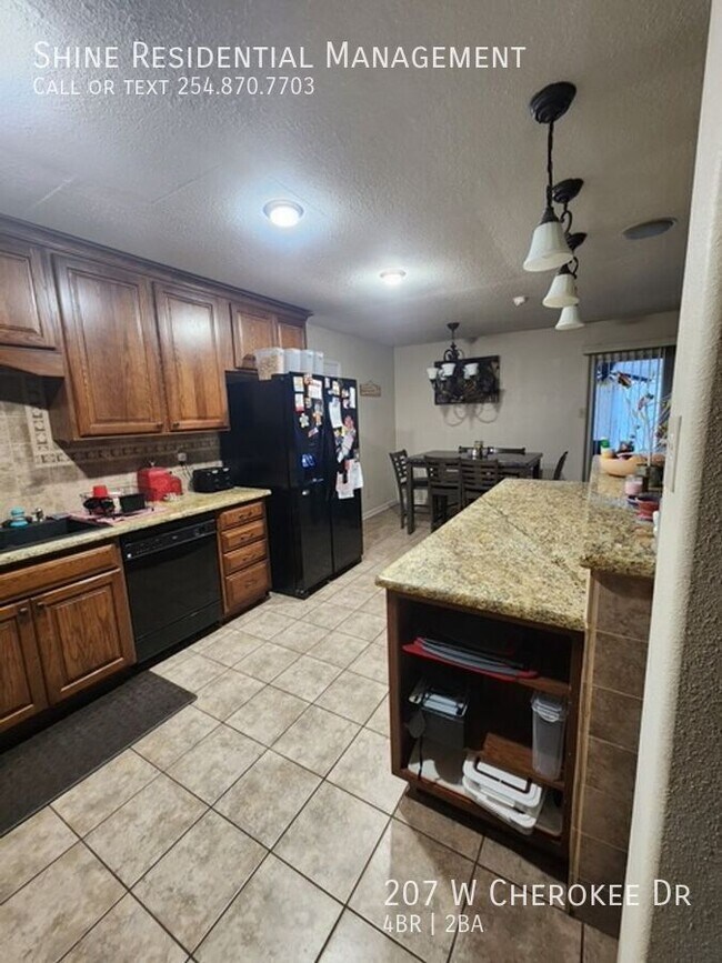 Photo - 207 W Cherokee Dr