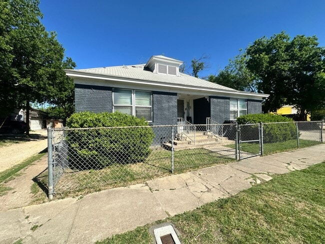 Building Photo - 611 S 25th St Unit 1