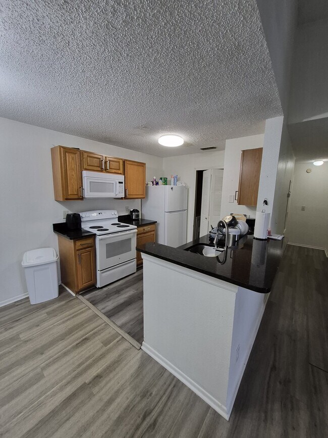 Photo - 2031 Cascades Blvd
