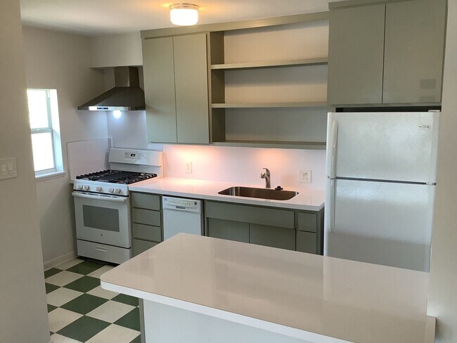 Photo - Renovated 1/1 Mid-Century Gem in Historic ... Unit C