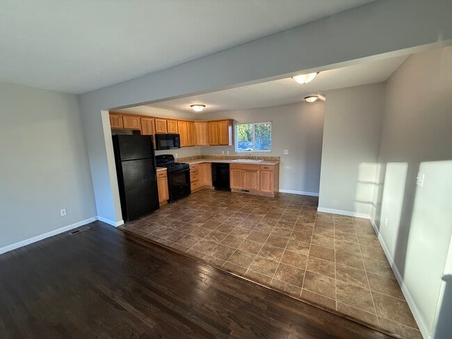 Photo - 647 Faircrest Ave NW