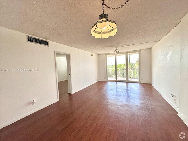 Building Photo - 250 Jacaranda Dr Unit 507 Rental