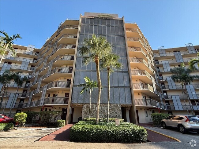 Building Photo - 3301 N Country Club Dr Rental