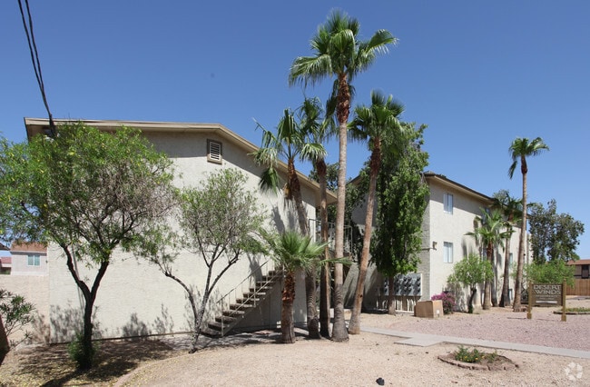 Building Photo - Desert Winds Rental