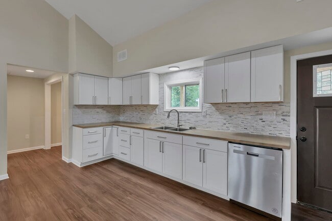 Photo - 5170 Fairfield Beach Rd NE