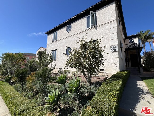 Building Photo - 1345 Masselin Ave