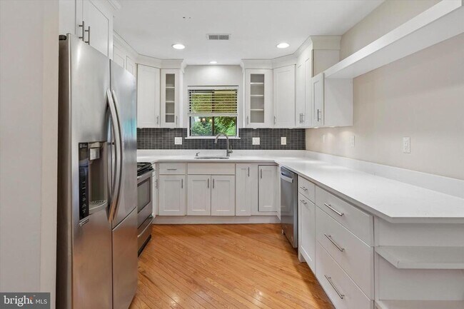 Photo - 156 Eaton Dr
