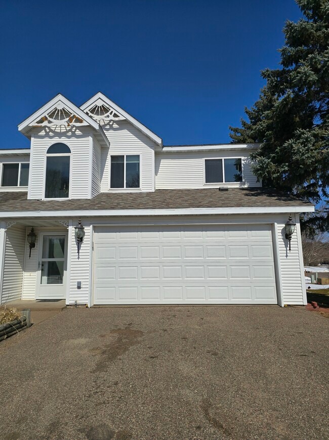 Garaje adjunto para 2 coches - 1640 Terrill St