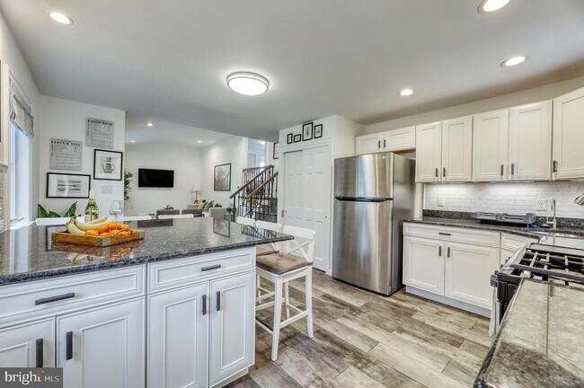 Photo - 191 Lakeshore Dr