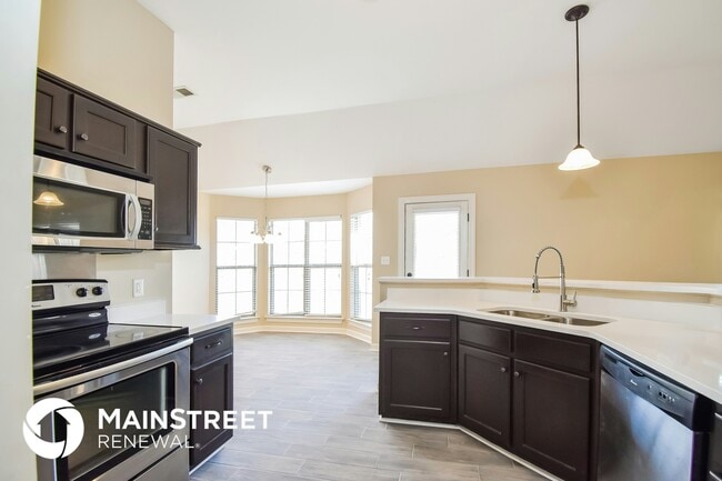 Photo - 8128 Park Pike