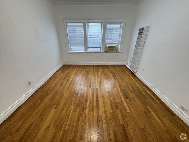 Building Photo - 1960 Argyle Ave Unit 8 Rental