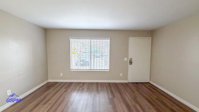 50th St Apartments