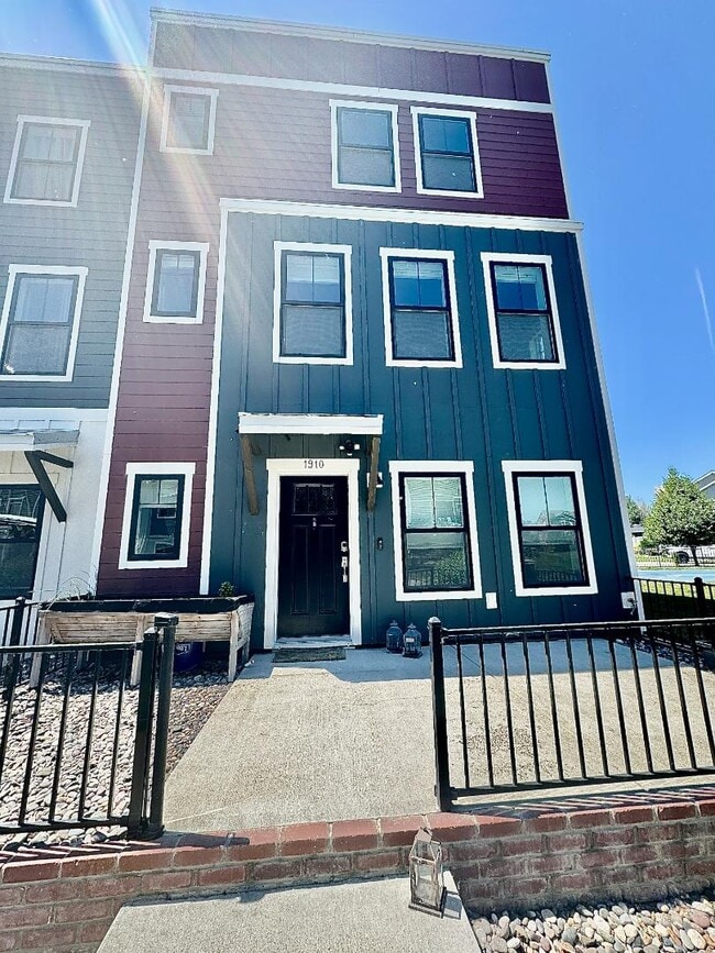 Photo - 1910 Songbird Dr Townhome