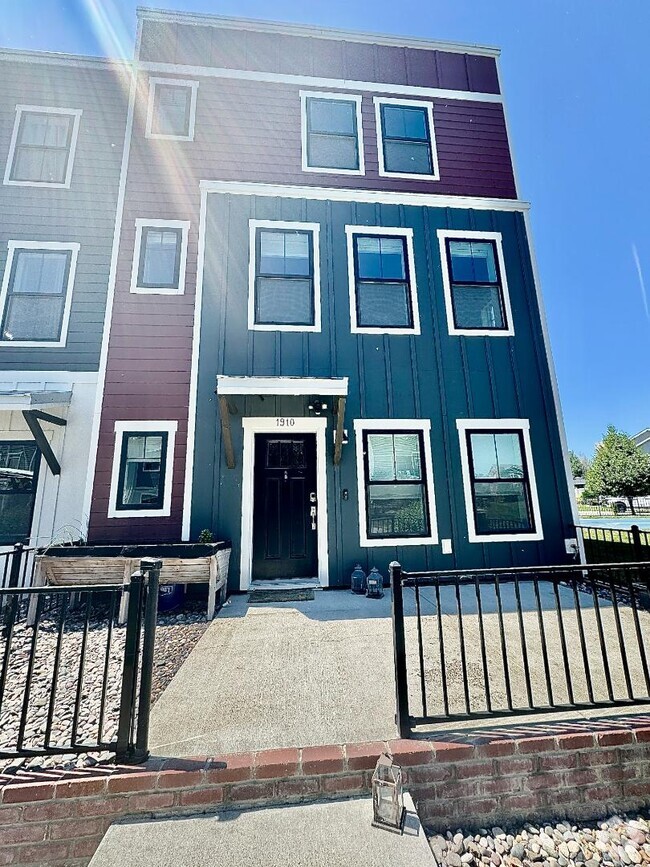 Building Photo - 1910 Songbird Dr Rental