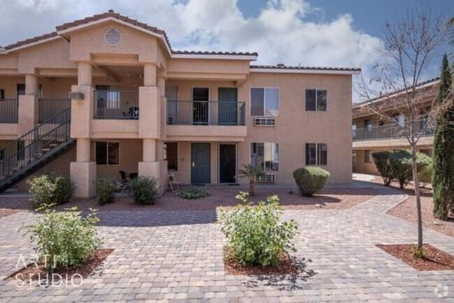 Building Photo - Lower Level Smokey Lane Condo! Unit 6107