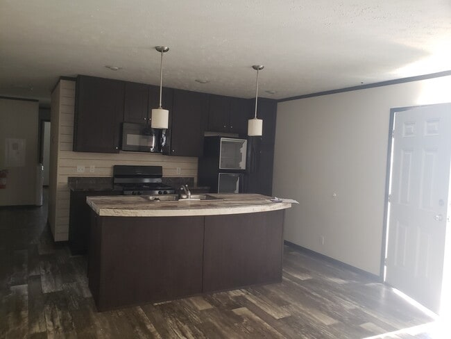 Photo - 6610 Lear Nagle Rd