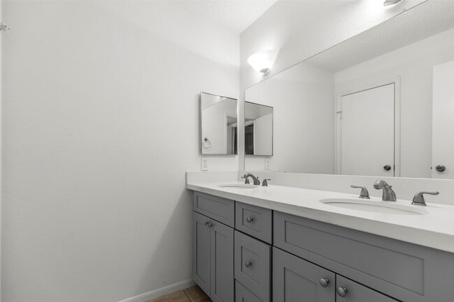Photo - 12550 Whittington Dr Unidad 704