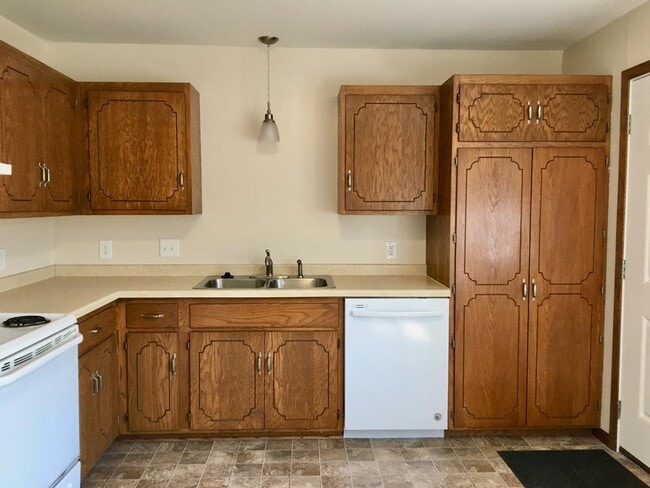 Photo - 334 4th St N