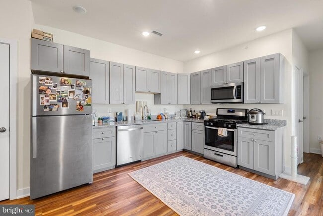 Photo - 2411 Kensington Ave Unit 202