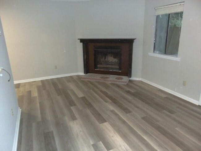 Photo - END UNIT TOWNHOME