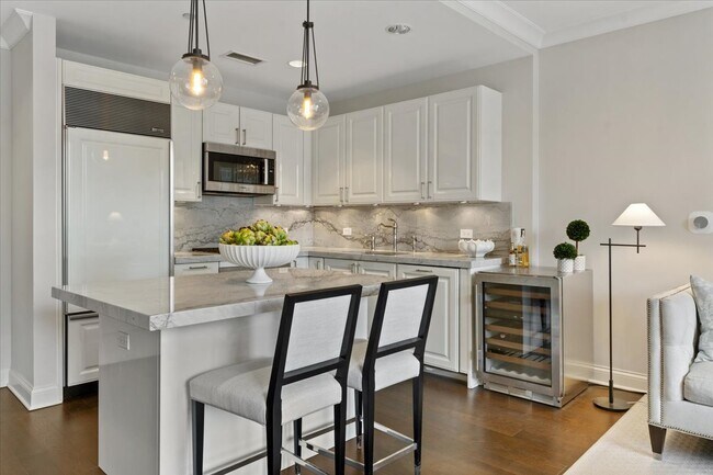 Photo - 10 E Delaware Pl Unit 11A