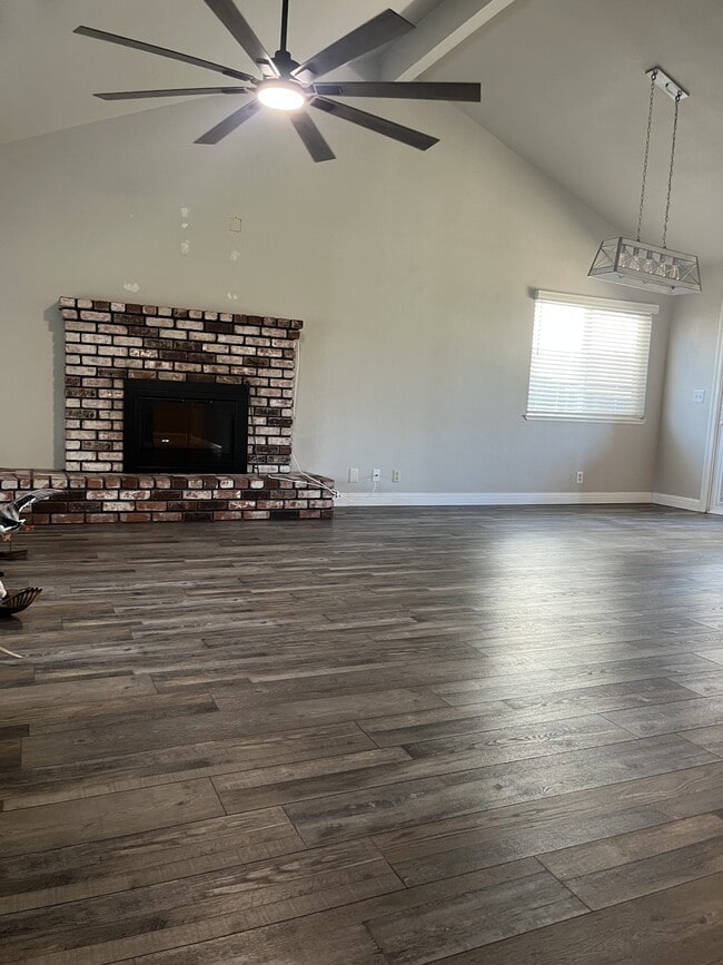 Photo - 1741 Tamarack Dr
