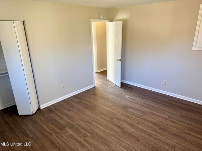 Photo - 1268 Staunton Dr