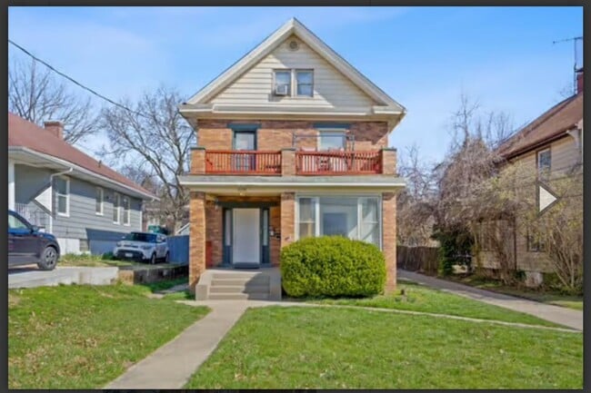 Building Photo - CHEVIOT - Roomy 3 bed 1 bath upstairs in 2... Rental