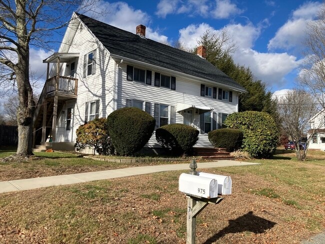 Building Photo - 975 S Main St Unit 2