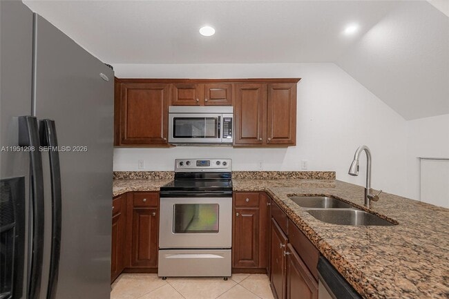 Building Photo - 1000 Palm Trail