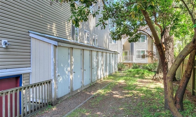 Building Photo - Ideally Located 1 Bed Seattle Condo! Unit 31
